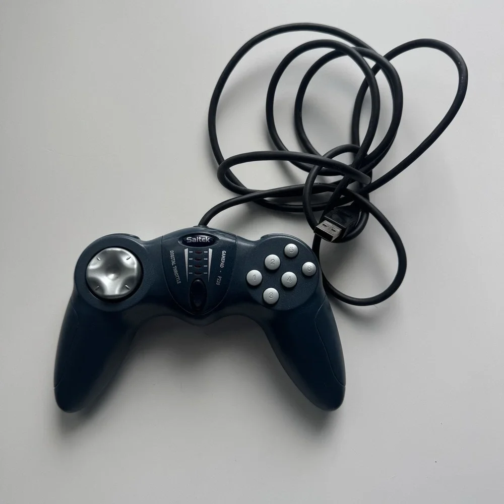 Saitek P220 Dual Analog Gamepad PC Game Controller Joystick USB